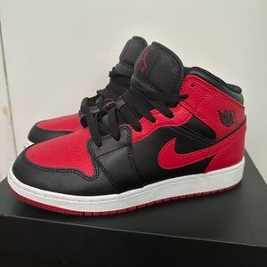 Jordan 1 Mid Banned Size 6